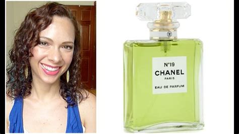 Review: CHANEL NO 19 (EDT, EDP & Poudre Compared!)